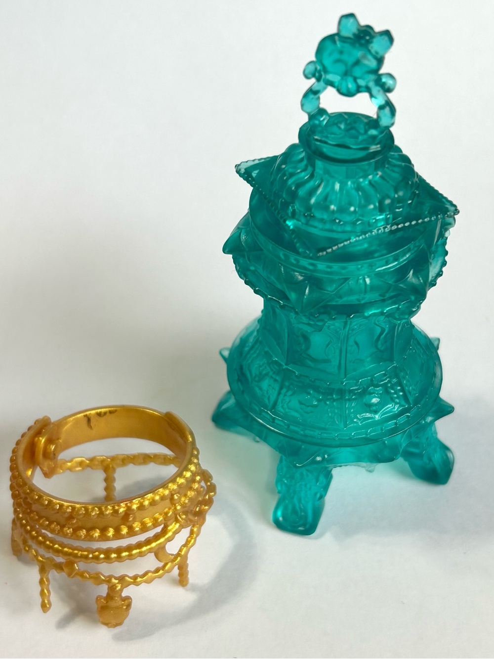Monster High - Clawdeen Wolf Belt & Frankie Stein 13 Wishes Blue Cauldron Lamp